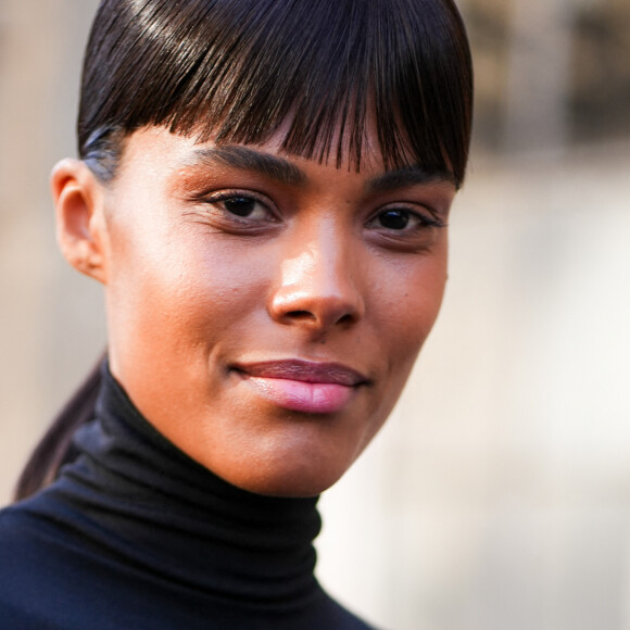 Organisé au Ground control, à Paris, ce défilé a été l'occasion pour de nombreuses personnalités de s'afficher plus stylées que jamais. 
Tina Kunakey - Arrivées au défilé de mode Sacai collection femme automne/hiver 2024-2025 au Ground Control à Paris lors de la fashion week (PFW) le 4 mars 2024. © Lucia Sabatelli / Bestimage