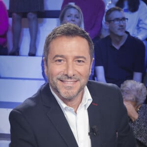 Exclusif - Bernard Montiel - Sur le plateau de l'émission TPMP (Touche Pas à Mon Poste) présentée en direct par C.Hanouna et diffusée sur C8 le 4 décembre 2023. © Jack Tribeca / Bestimage 