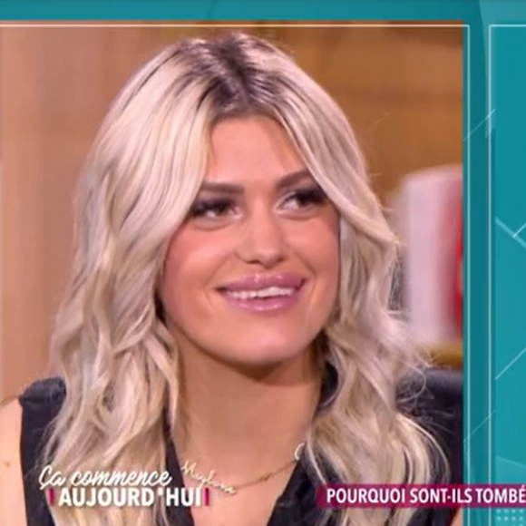 Faustine Bollaert mal à l'aise face à des invités de "Ca commence aujourd'hui" accros à la chirurgie esthétique, le 5 mars 2024, sur France 2