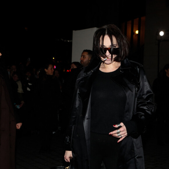 Béatrice Dalle - Photocall du défilé de la collection Homme Saint Laurent Automne/Hiver 2024-2025 dans le cadre de la Fashion Week de Paris le 5 mars 2024. © Christophe Clovis / Bestimage 