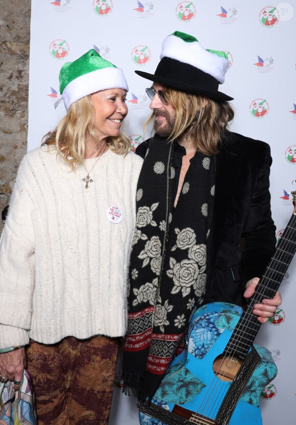 Fiona Gelin et son compagnon Richard Bauduin - Soirée du Secours Populaire au musée des arts Forains à Paris le 4 décembre 2023. © Denis Guignebourg/Bestimage 