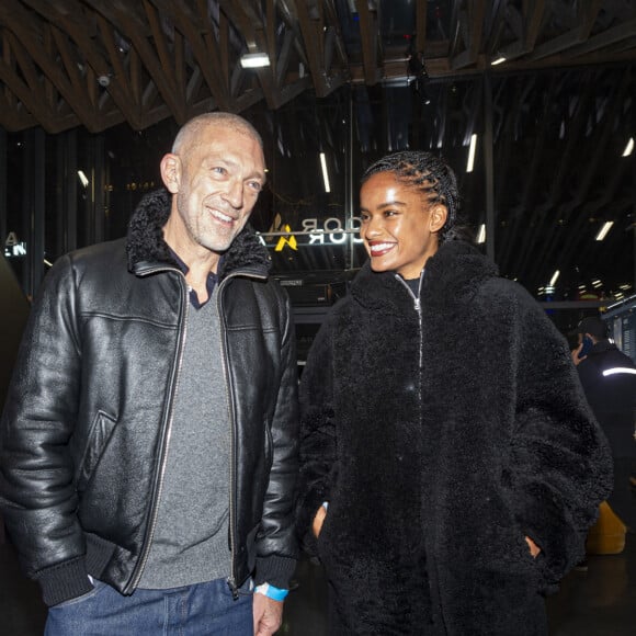 Regards complices et sourires tendres, le couple était aux anges
Vincent Cassel et sa compagne Narah Baptista - Célébrités assistent aux combats de MMA, Professional Fighters League Europe (PFL) à l'accord Arena de Bercy à Paris le 7 mars 2024. © Pierre Perusseau/Bestimage 