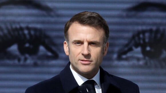 Brigitte Macron accusée d'être un homme : Emmanuel Macron blessé dans son intimité, il répond avec émotion