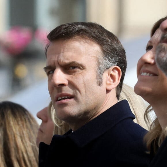 Le président de la République française, Emmanuel Macron et Éric Dupond-Moretti, garde des Sceaux, ministre de la Justice lors de la cérémonie publique de scellement de la loi constitutionnelle du 8 mars 2024 portant sur la liberté de recourir à l’interruption volontaire de grossesse (IVG), au ministère de la Justice, place Vendôme, à Paris, France, le 8 mars 2024. © Stéphane Lemouton/Bestimage