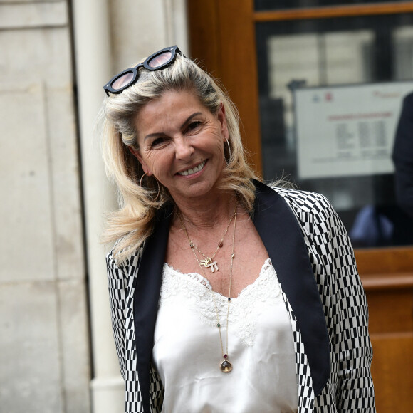 Remontée, sa fille Victoire n'a pas hésité à crier à l'injustice sur les réseaux sociaux
Caroline Margeridon - Mariage de Claude Lelouch à la mairie du 18ème à Paris. Le 17 juin 2023