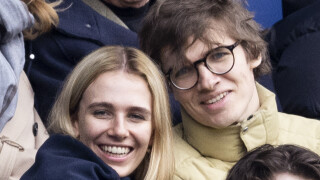 PHOTOS Pierre de Maere très proche et tactile avec une ravissante jeune femme pour assister au match du PSG
