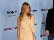 Jennifer Aniston absolument magnifique... prête à menotter le sexy Gerard Butler !