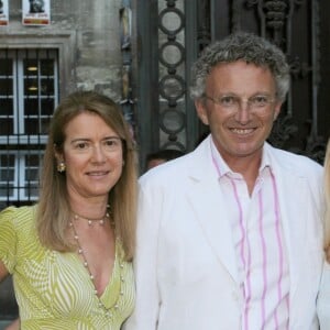 Nelson Monfort avec sa femme et ses filles Isaure et Victoria à Avignon en 2007.