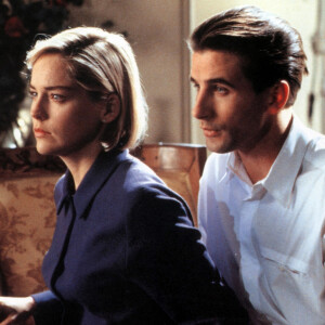 Silver (1993) - William Baldwin dans le rôle de Zeke Hawkins et Sharon Stone dans celui de Carly Norris (Backgrid USA / Bestimage)