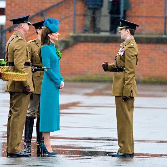 Catherine (Kate) Middleton, princesse de Galles, lors de l'assemblée annuelle des Irish Guards Parade de la St Patrick aux Mons Barracks à Aldershot, Royaume Uni le 17 mars 2023. Catherine (Kate) Middleton, princesse de Galles, a récemment été nommée colonelle de l'Irish Guards par le roi d'Angleterre. 