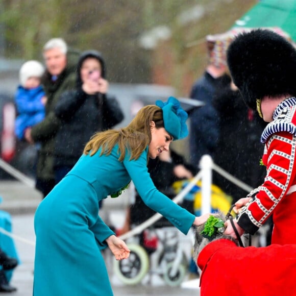 Catherine (Kate) Middleton, princesse de Galles, lors de l'assemblée annuelle des Irish Guards Parade de la St Patrick aux Mons Barracks à Aldershot, Royaume Uni le 17 mars 2023. Catherine (Kate) Middleton, princesse de Galles, a récemment été nommée colonelle de l'Irish Guards par le roi d'Angleterre. 