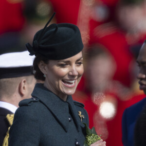 Le prince William, duc de Cambridge, et Catherine (Kate) Middleton, duchesse de Cambridge visitent le 1er bataillon d'Irish Guards à l'occasion de la parade de la Saint Patrick à Aldershot le 17 mars 2022. 