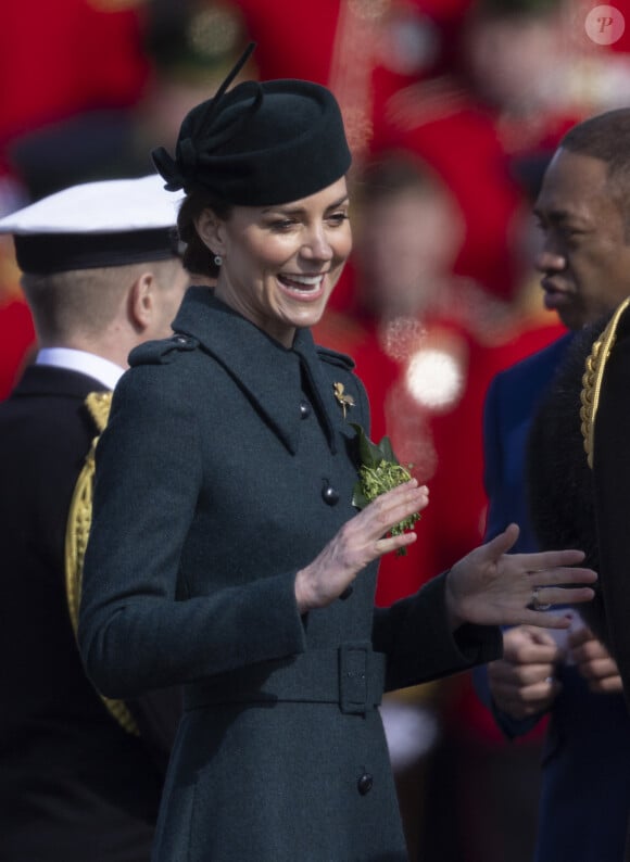 Le prince William, duc de Cambridge, et Catherine (Kate) Middleton, duchesse de Cambridge visitent le 1er bataillon d'Irish Guards à l'occasion de la parade de la Saint Patrick à Aldershot le 17 mars 2022. 