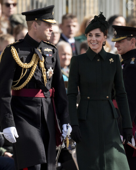 C'est la première fois depuis 2016 que l'épouse du prince William rate cet événement
Le prince William, duc de Cambridge, et Kate Catherine Middleton, duchesse de Cambridge, lors de la parade de Saint-Patrick dans le quartier de Hounslow à Londres. Le 17 mars 2019