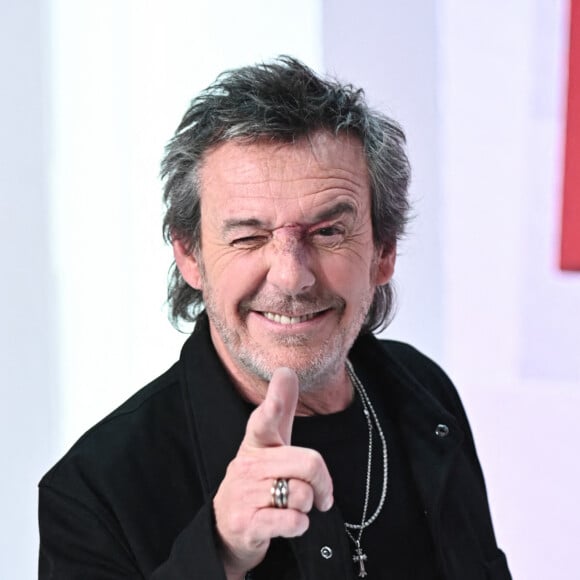 A la fin de la semaine, Jean-Luc Reichmann offrira un chèque de la somme totale recueillie à Florence Thune, la directrice générale du Sidaction.
Exclusif - Jean-Luc Reichmann - Enregistrement de l'émission Vivement Dimanche présentée par M.Drucker au Pavillon Gabriel à Paris le 9 janvier 2024. Diffusion sur France 3 le 14/01/2024.