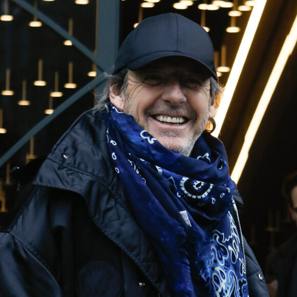 L'animateur ne manquera pas non plus lors de chaque émission à inciter les téléspectateurs à faire un don à l'association en appelant le 110, ou en envoyant DON par SMS au 92110.
Jean-Luc Reichmann - Arrivées à l'enregistrement de l'émission "Vivement Dimanche" présentée par M. Drucker et qui sera diffusée le 14/02/2024 sur France 3 au Studio Gabriel à Paris, France, le 09 janvier 2024. © Christophe Clovis / Bestimage
