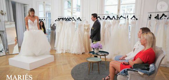 Ophélie lors de l'essayage de sa robe de mariée lors de l'épisode de "Mariés au premier regard 2024" du 25 mars