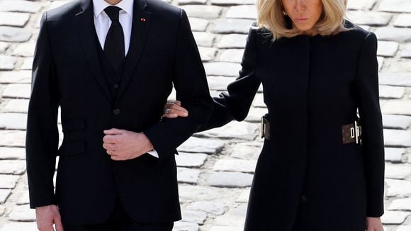 Hommage à Philippe de Gaulle aux Invalides : ses quatre fils (Yves, Jean, Pierre et Charles) soutenus par Brigitte et Emmanuel Macron