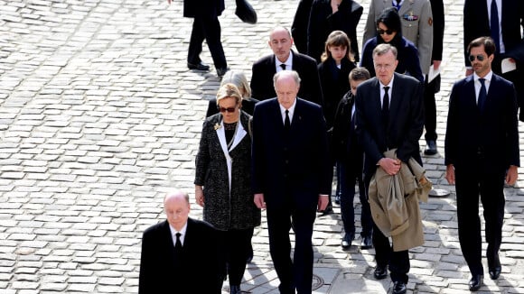 Hommage à Philippe de Gaulle aux Invalides : ses quatre fils (Yves, Jean, Pierre et Charles) soutenus par Brigitte et Emmanuel Macron