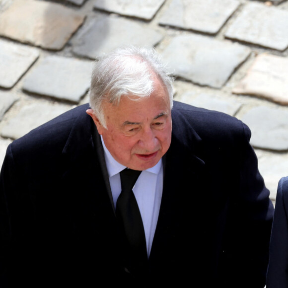 Gérard Larcher et François Fillon lors de l'hommage national pour l'amiral Philippe de Gaulle dans la cour d'honneur de l'Hôtel national des Invalides à Paris le 20 mars 2024. © Dominique Jacovides / Bestimage 