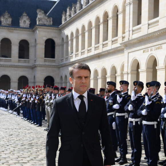 Emmanuel Macron - Hommage national pour l'amiral Philippe de Gaulle dans la cour d'honneur de l'Hôtel National des Invalides à Paris. Le 20 mars 2024. © Jacques Witt / Pool / Bestimage 