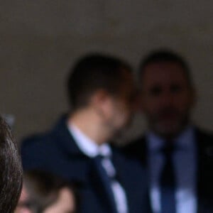 Gabriel Attal et Emmanuel Macron - Hommage national pour l'amiral Philippe de Gaulle dans la cour d'honneur de l'Hôtel National des Invalides à Paris. Le 20 mars 2024. © Jacques Witt / Pool / Bestimage 