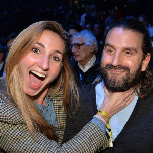 En couple avec le comédien Grégoire Ludig, Marie Portolano est actuellement enceinte de son troisième enfant
Marie Portolano et son mari Grégoire Ludig lors du gala de boxe Univent à l'AccorHotels Arena de Paris pour le championnat du monde WBA le 15 novembre 2019. © Veeren / Bestimage  Boxe event at 'AccorHotels Arena in Paris on november 15th 2019