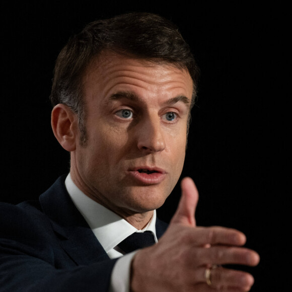 Le président de la République française E.Macron lors de la Rencontre des dirigeants de l'Etat à Paris, le 12 mars 2024. Ce colloque a pour but de discuter des crises et des défis actuels ainsi que des priorités d’ici 2027. © Jeanne Accorsini / Pool / Bestimage