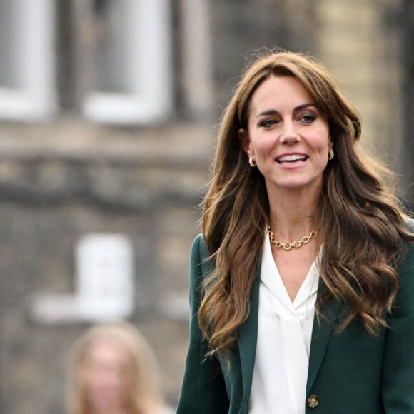 Catherine (Kate) Middleton, princesse de Galles, arrive pour visiter l'usine textile familiale "AW Hainsworth" à Leeds, Royaume Uni, le 26 septembre 2023. 