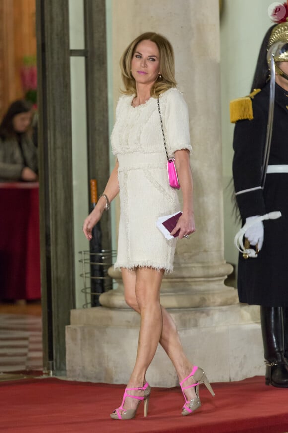 Par la suite, elle s'est remariée en 2010 avec Robert Agostinelli, dont elle a depuis divorcé en 2013.
Rosalie van Breemen - Dîner d'état donné en l'honneur du roi Willem-Alexander et la reine Maxima des Pays-Bas au palais de l'Elysée à Paris, le 10 mars 2016. 