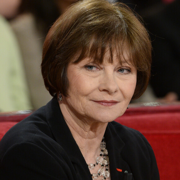 Macha Méril - Enregistrement de l'émission "Vivement dimanche" à Paris le 5 mars 2014 et qui sera diffusée le 9 Mars. L'actrice Macha Méril (née princesse Maria-Magdalena Wladimirovna Gagarina), âgée de 73 ans, invitée sur le plateau de "Vivement dimanche" à l'occasion de la sortie de son nouveau livre, "L'amour dans tous ses états", a révélé qu'elle était amoureuse du célèbre musicien Michel Legrand, âgé de 82 ans, auteur de nombreuses musiques de films, tels que "Les parapluies de Cherbourg" de Jacques Demy et qu'ils allaient se marier très prochainement.