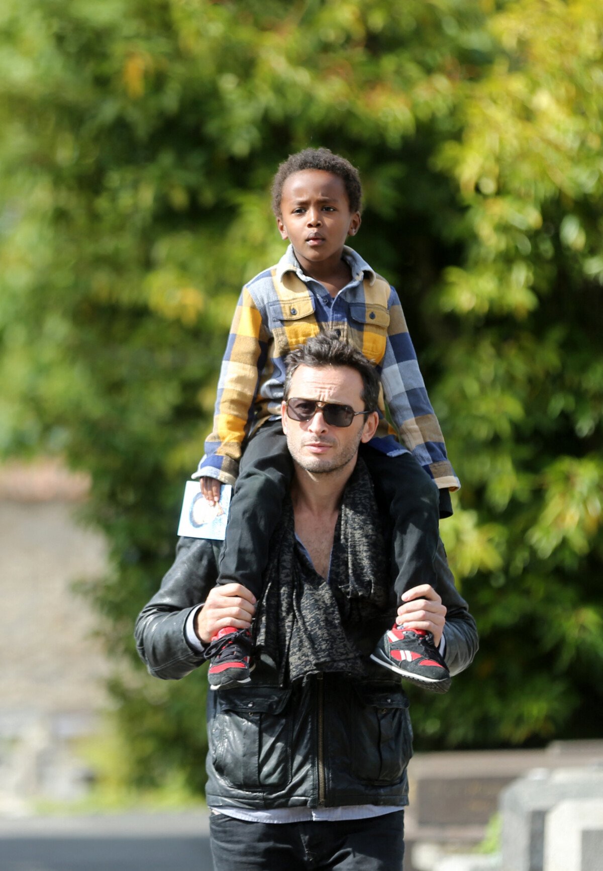 Photo : Michaël Cohen et son fils Surafel - Sorties des obsèques de Guy ...