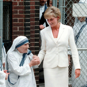 En juin 1997, Lady Diana croise mère Teresa lors d'une mission de charité à New-York. Photo by Francis Specker. Photo by ALAMY/ABACAPRESS.COM