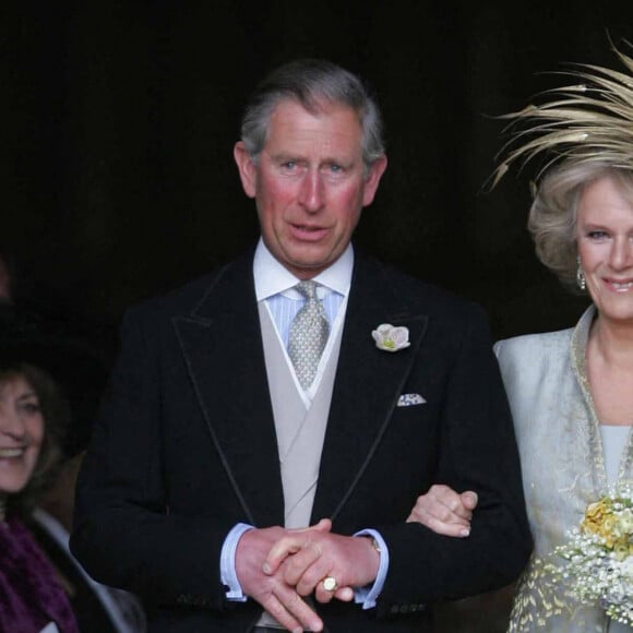 Le 9 avril 2005, Charles et Camilla sortent de la chapelle de Windsor après la cérémonie civile de leur mariage. Photo Reuters/PA Wire/ABACAPRESS.COM