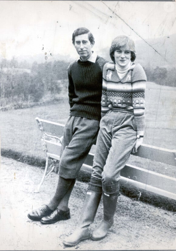 En mai 1981, Charles et sa fiancée Diana au temps du bonheur dans la résidence de Balmoral. Photo Daily Mail/Solo Syndication/ABACAPRESS.COM