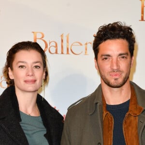 Désormais mariée à Jérémie Bélingard (danseur étoile lui aussi), elle a eu deux garçons avec lui : Jacques et George.
Aurélie Dupont et son mari Jérémie Bélingard - Avant-première du film "Ballerina" au Gaumont Opéra à Paris Le 27 novembre 2016 © Guirec Coadic / Bestimage