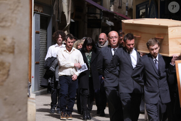 la veuve, Carol Augier et son fils Hadrien - Obsèques de Sylvain Augier en l'église de Sommières, petite commune du Gard le 28 mars 2024. L'ancien présentateur de La Carte au trésor est décédé brutalement à 68 ans le samedi 16 mars à son domicile de Lecques. © Franz Chavaroche/Nice-Matin/Bestimage