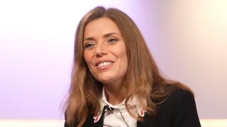 EXCLU Emma Daumas chanteuse et maman de 2 enfants : rares confidences sur son "équilibre" entre carrière et famille, très loin de Paris