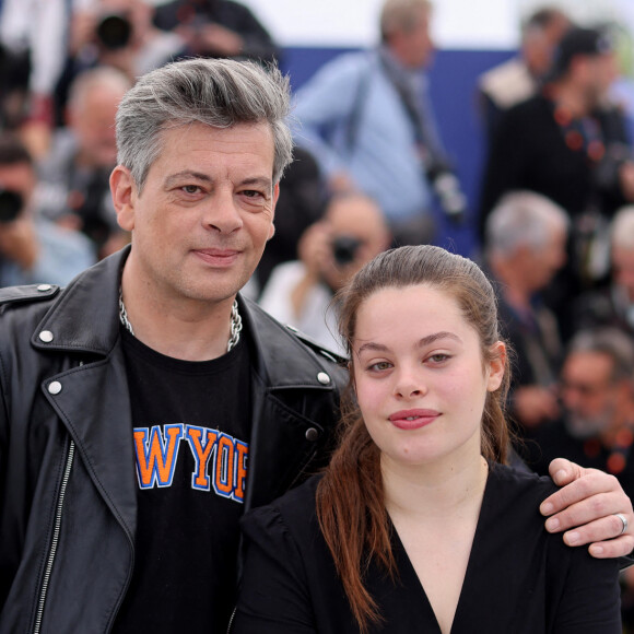 Benjamin Biolay et sa fille Anna Biolay au photocall de "Rosalie" lors du 76ème Festival International du Film de Cannes, le 18 mai 2023. © Jacovides/Moreau/Bestimage