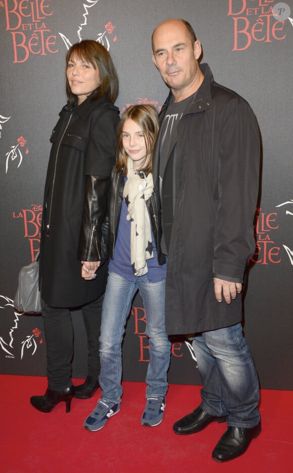Bernard Campan avec sa femme Anne et leur fille - People a la generale de la comedie musicale "La Belle et la Bete" au Theatre Mogador a Paris le 24 octobre 2013. 