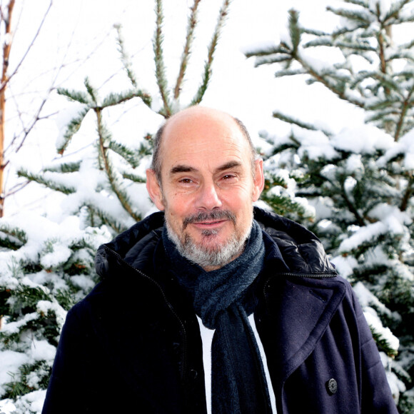 Bernard Campan - Photocall du film "Et plus si affinités" lors du 27ème Festival International du Film de Comédie de l'Alpe d'Huez, le 19 janvier 2024. © Dominique Jacovides / Bestimage  Photocall of the film “Et plus si affinités" during the 27th Alpe d’Huez International Comedy Film Festival, January 19, 2024. 