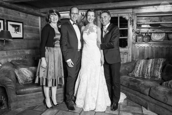 Leur amour s'est solidifié par un mariage en 2015, célébré à Saint-Gervais-les-Bains.
Framboise et Gérard Holtz, accompagné de son épouse Muriel Mayette-Holtz, ont célébré le mariage de leur fils ainé Julien à Saint-Gervais-les-Bains.