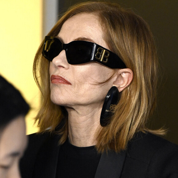 Isabelle Huppert - Photocall du film "A Traveler’s Needs" lors du 74ème Festival International du Film de Berlin. Le 19 février 2024  