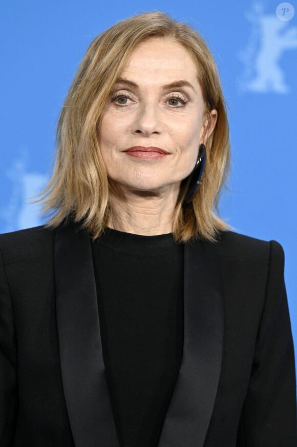 Isabelle Huppert - Photocall du film "A Traveler’s Needs" lors du 74ème Festival International du Film de Berlin. Le 19 février 2024  