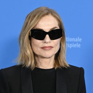 Isabelle Huppert - Photocall du film "A Traveler’s Needs" lors du 74ème Festival International du Film de Berlin. Le 19 février 2024  