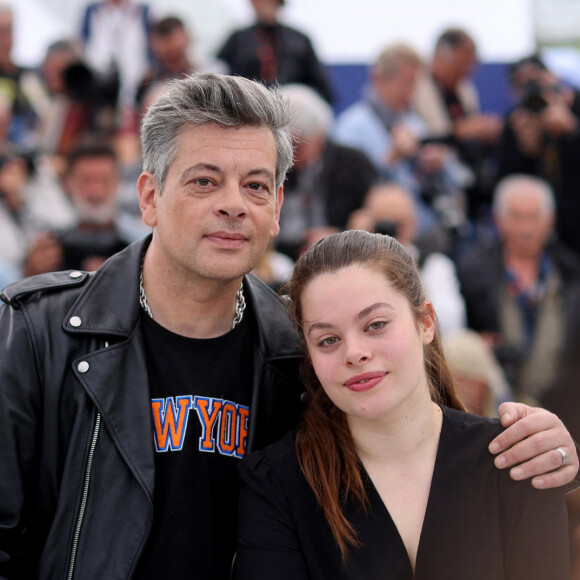 Benjamin Biolay et sa fille Anna Biolay au photocall de "Rosalie" lors du 76ème Festival International du Film de Cannes, le 18 mai 2023. © Jacovides/Moreau/Bestimage 