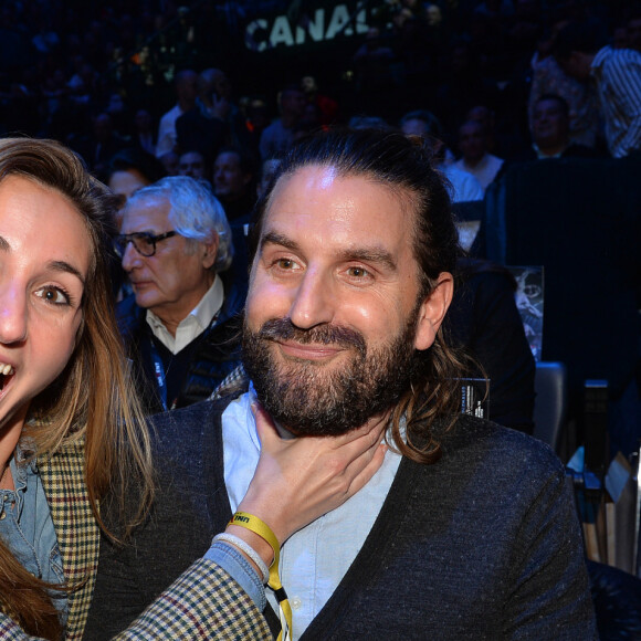 Rappelons que Marie Portolano est enceinte de son troisième enfant. Un heureux événement qu'elle attend avec son mari Grégoire Ludig, humoriste et membre du Palmashow. 
Marie Portolano et son mari Grégoire Ludig lors du gala de boxe Univent à l'AccorHotels Arena de Paris pour le championnat du monde WBA le 15 novembre 2019. © Veeren / Bestimage