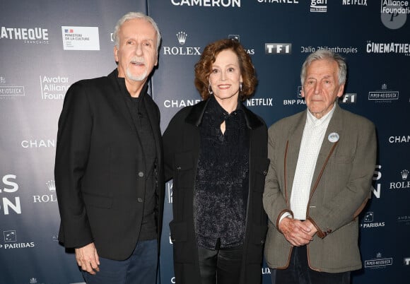 James Cameron, Sigourney Weaver et Costa-Gavras - Vernissage de l'exposition "L'Art de James Cameron" à La Cinémathèque française à Paris, le 3 avril 2024. © Guirec Coadic / Bestimage