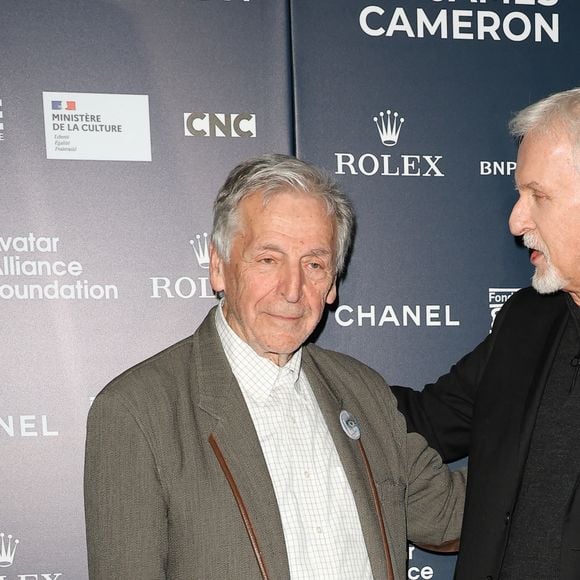 Costa-Gavras et James Cameron - Vernissage de l'exposition "L'Art de James Cameron" à La Cinémathèque française à Paris, le 3 avril 2024. © Guirec Coadic / Bestimage