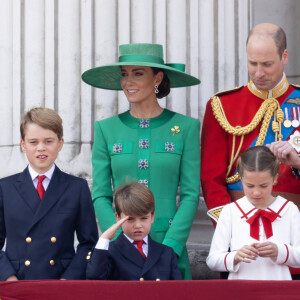 Mais la tradition est importante pour les trois enfants déjà très perturbés. 
Le prince George, le prince Louis, la princesse Charlotte, Kate Catherine Middleton, princesse de Galles, le prince William de Galles - La famille royale d'Angleterre sur le balcon du palais de Buckingham lors du défilé "Trooping the Colour" à Londres. Le 17 juin 2023